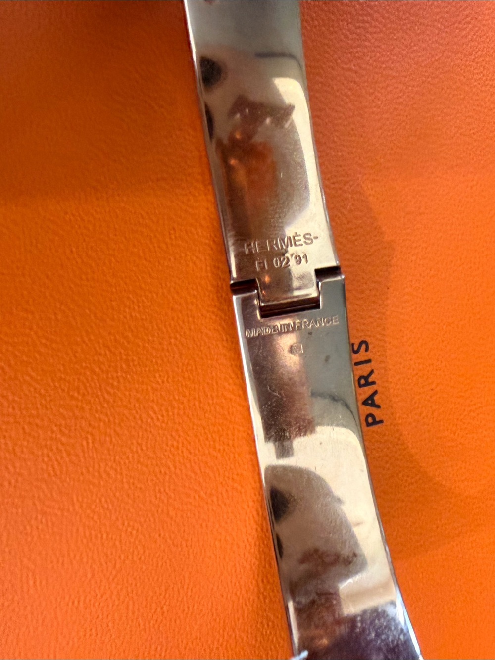 Hermès Clic Clac H PM Bracelet Rose Gold Multi-Color Dog Motif Enamel - Picture 8 of 9